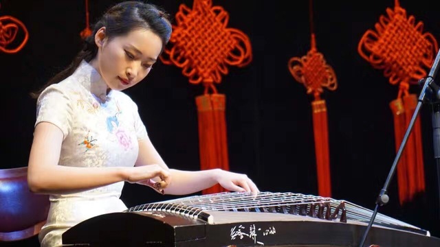 古筝与舞蹈《扇舞丹青》